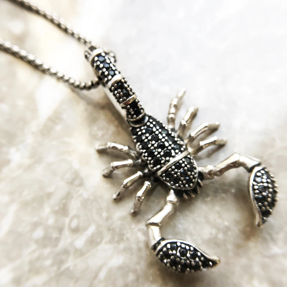 Scorpios - Collier à petits maillons et pendentif Scorpion